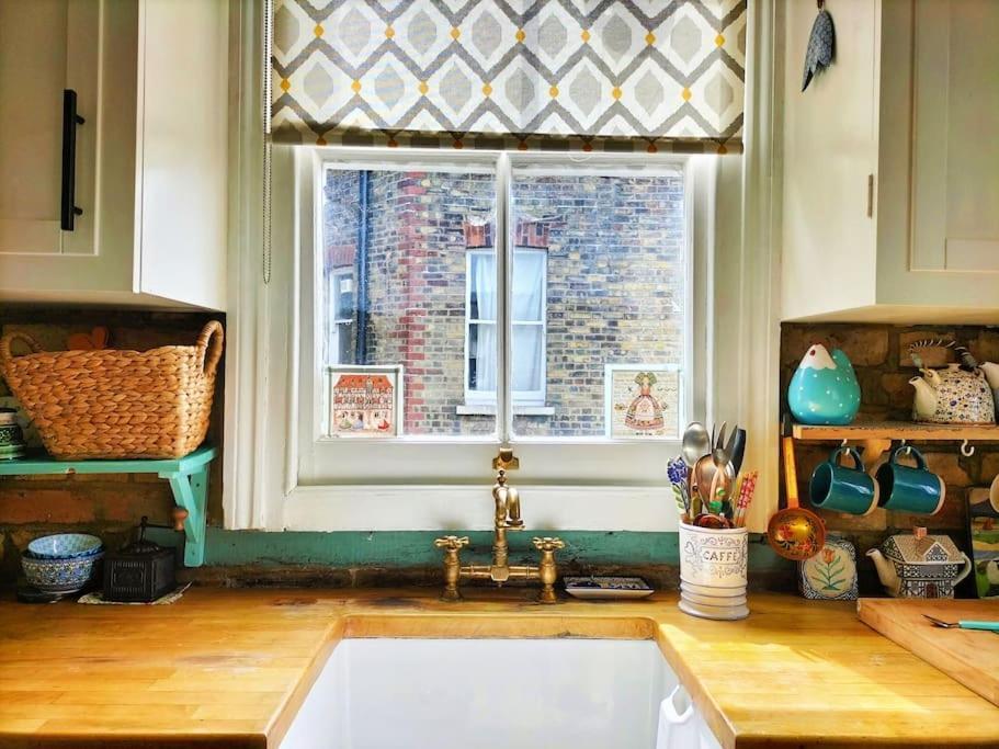 Charming London With Balcony Lägenhet Exteriör bild